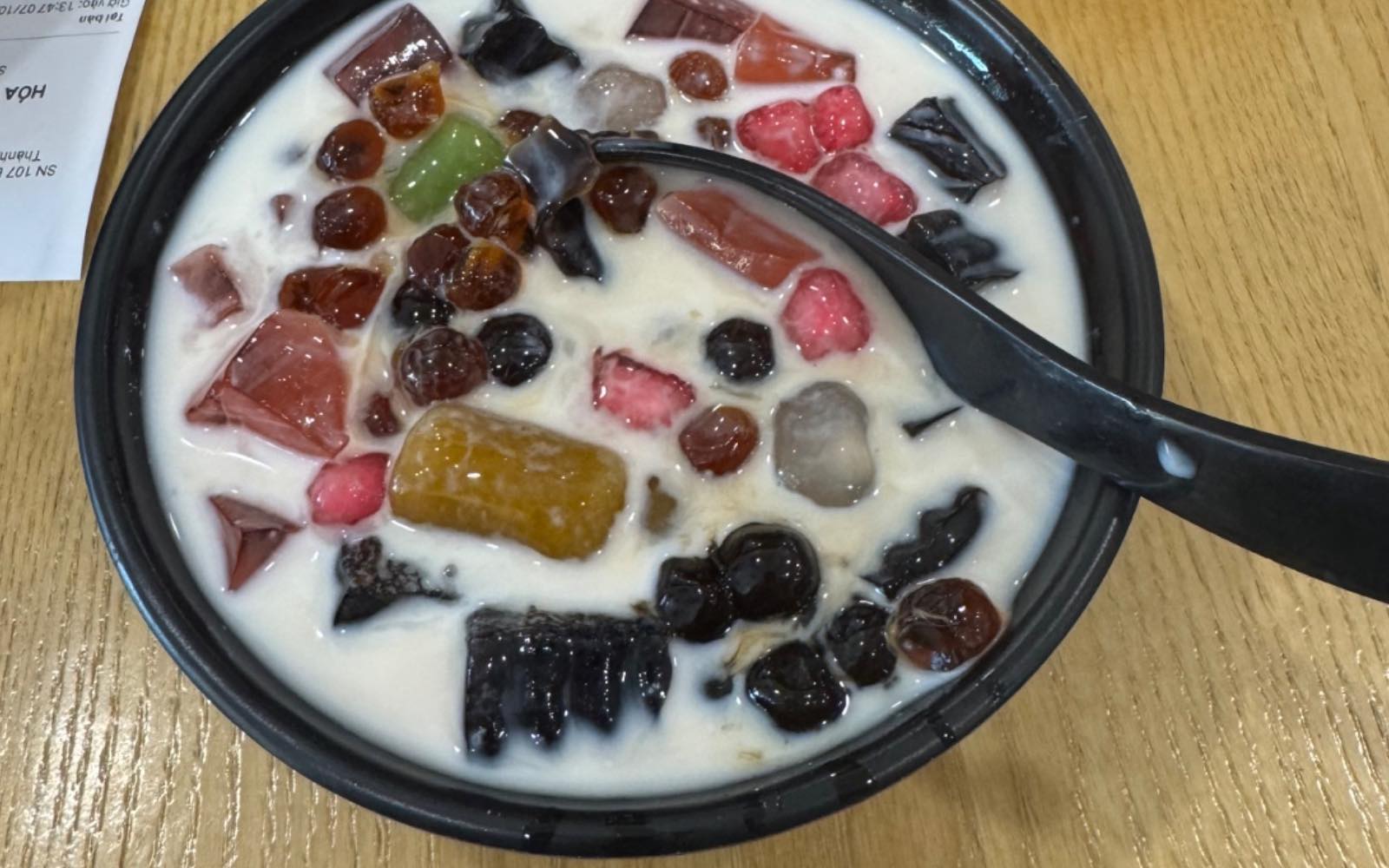 Chè Thập Cẩm (Vietnamese mixed sweet dessert soup)