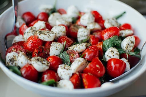 Tomato Mozzarella Meal Prep Salad