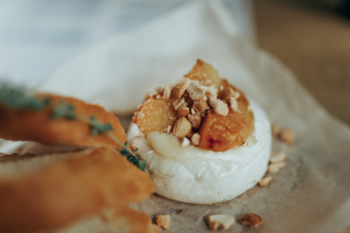 Baked Brie with Honey and Walnuts